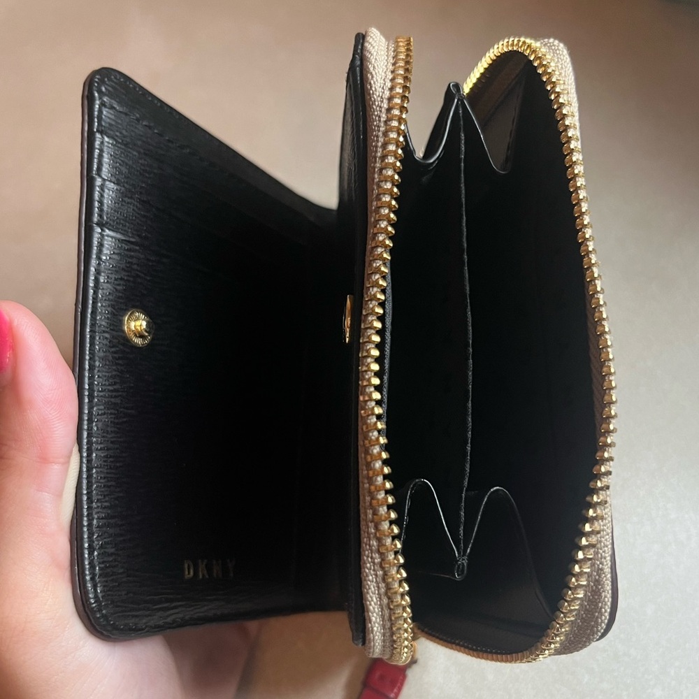 Dkny Stylish Brown Monogram Wallet - image 3